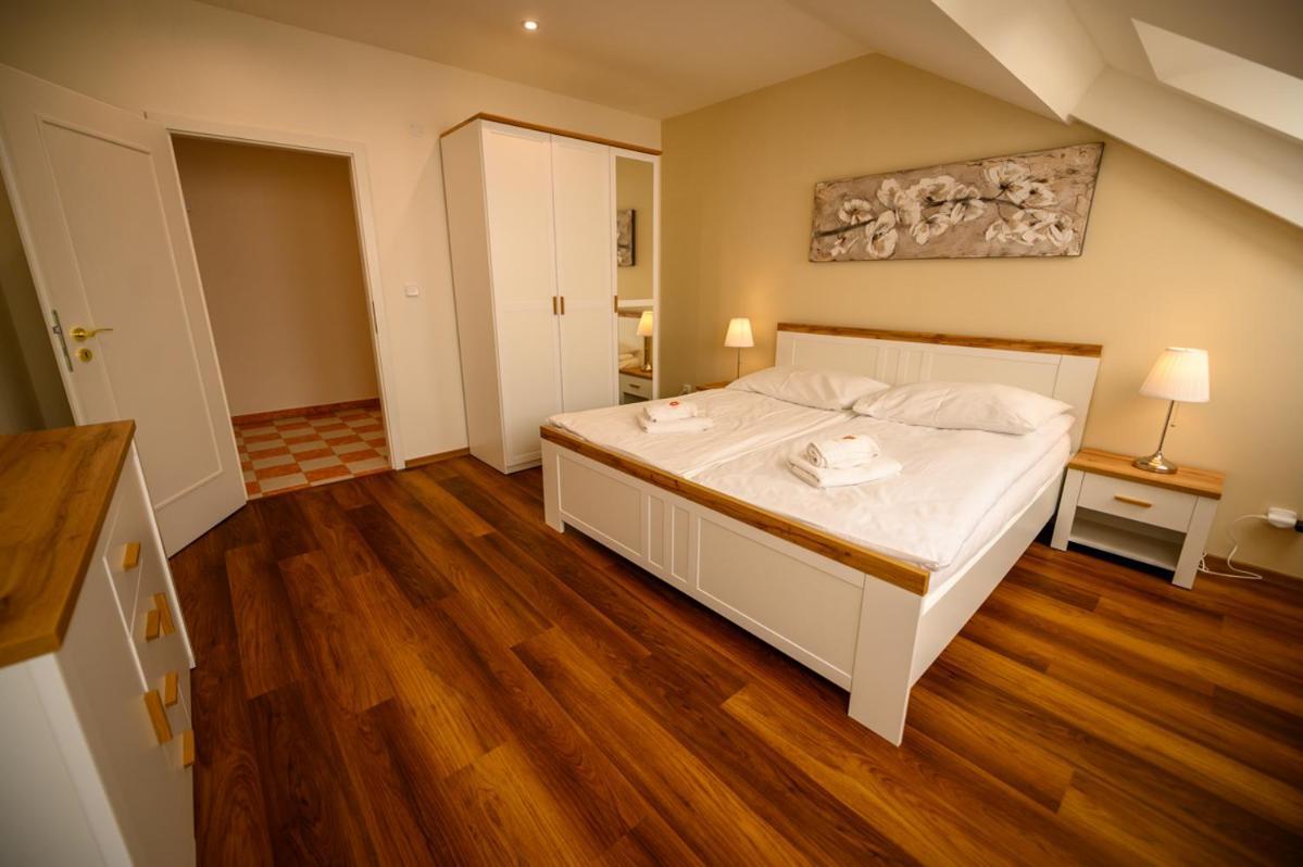 Apartman U Krale - 2 ยีชิน ภายนอก รูปภาพ